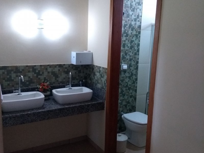 Chacara à venda Vila Guararapes com 6590m² e 2 quartos por R$ 499.000 - 1885760531-corredor-do-banheiro.jpg
