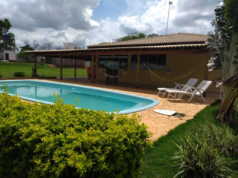 Chacara à venda Vila Guararapes com 6590m² e 2 quartos por R$ 499.000 - 475659316-piscina-lateral.jpg