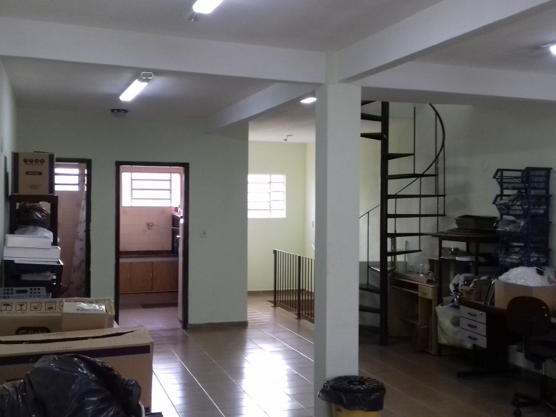 Comercial à venda Vila Santo Estéfano com 306m² e  quartos por R$ 690.000 - 1537796486-1-piso-salao-ft4.jpg