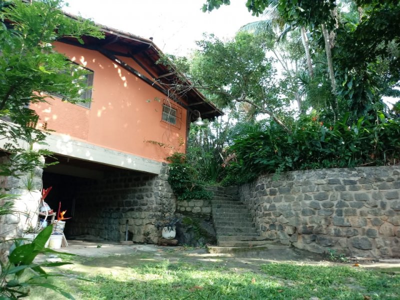 Casa à venda Santa Monica com 380m² e 5 quartos por R$ 1.500.000 - 387479749-img-20180518-wa0023.jpg
