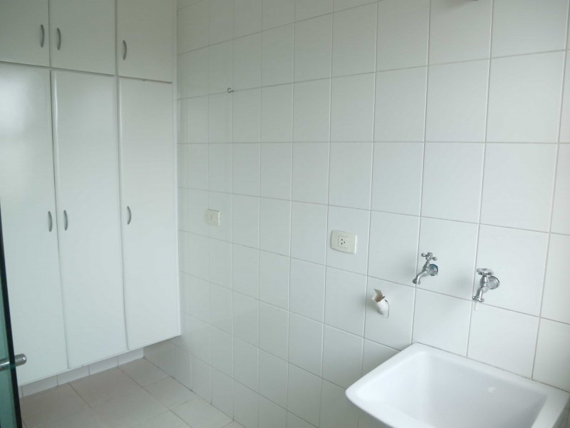 Apartamento à venda Centro com 76m² e 2 quartos por R$ 300.000 - 1013551680-lavanderia1.JPG