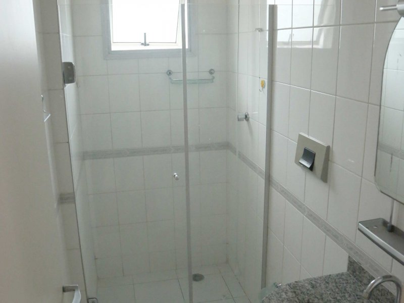 Apartamento à venda Centro com 76m² e 2 quartos por R$ 300.000 - 1851283888-banheiro2.JPG