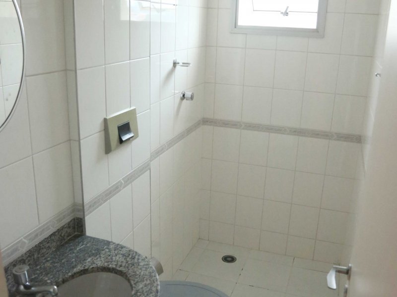 Apartamento à venda Centro com 76m² e 2 quartos por R$ 300.000 - 289233594-banheiro1.JPG