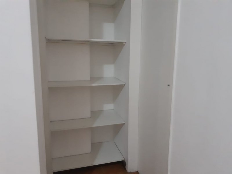Apartamento à venda Engenho Novo com 55m² e 1 quarto por R$ 280.000 - 643145388-estante-de-livros.jpeg