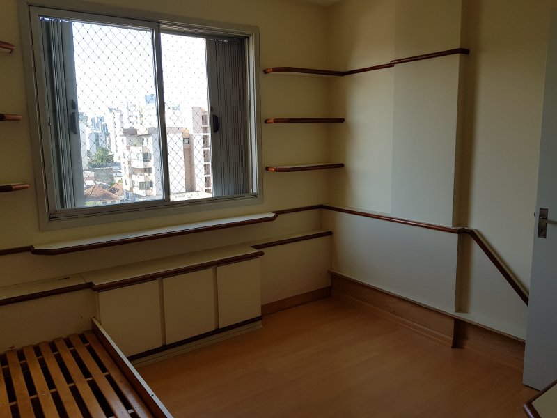 Apartamento à venda São Pelegrino com 87m² e 3 quartos por R$ 380.000 - 471078857-quarto-2-janela.jpg