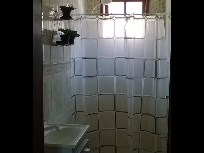 Casa de condomínio para alugar Unamar com 90m² e 2 quartos por R$ 800 - 370060415-banheiro-social.jpg