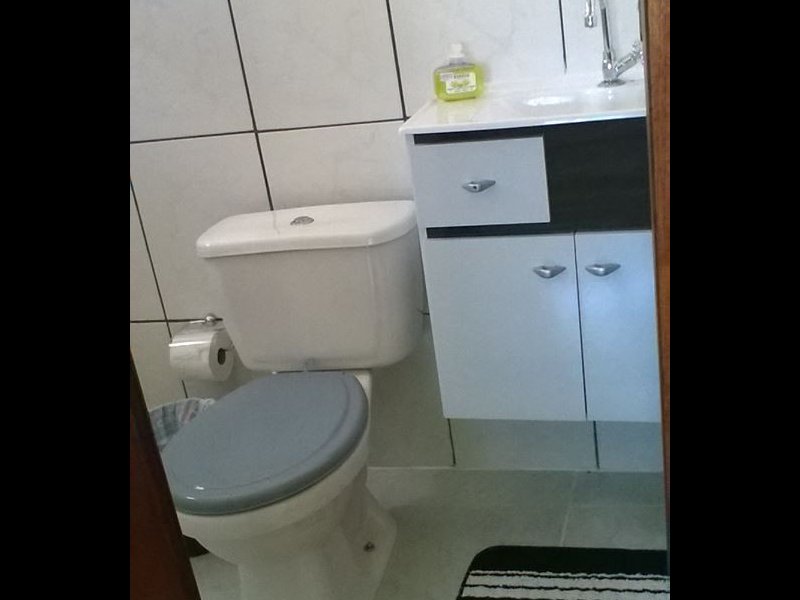 Casa de condomínio para alugar Unamar com 90m² e 2 quartos por R$ 800 - 827798382-banheiro-suite.jpg