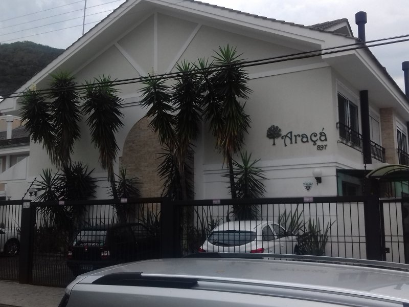 Casa de condomínio à venda Lagoa da Conceição com 150m² e 3 quartos por R$ 830.000 - 806611852-fachada-frente-predio-lagoa.jpg