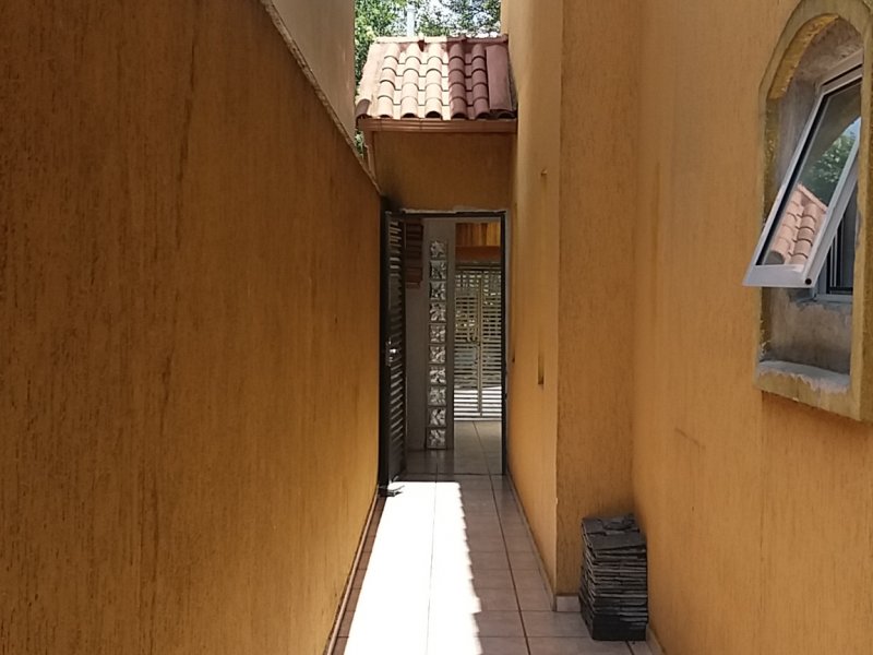 Casa à venda Parque João Ramalho com 175m² e 3 quartos por R$ 480.000 - 2025988517-corredor-externo-01.jpg