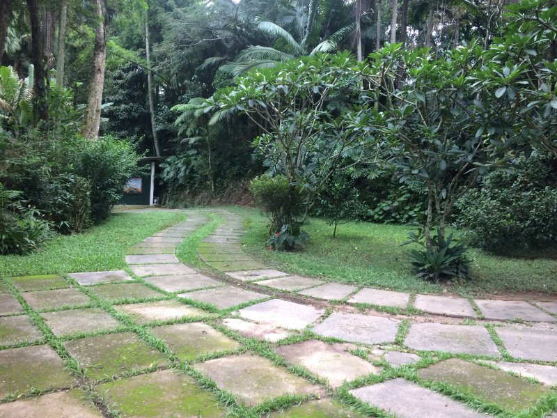 Casa de condomínio à venda Condomínio Iolanda com 340m² e 2 quartos por R$ 2.900.000 - 109705478-8-patio-estacionamento-3.jpg