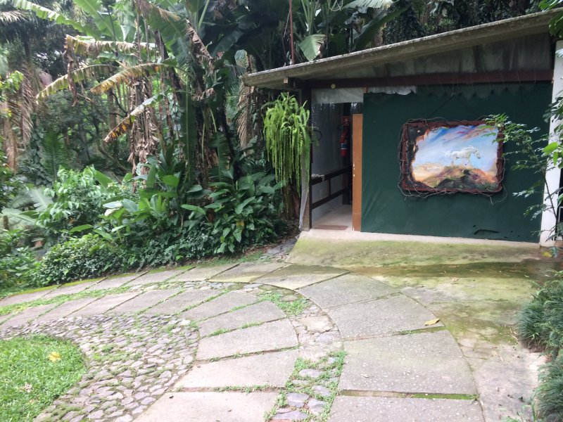 Casa de condomínio à venda Condomínio Iolanda com 340m² e 2 quartos por R$ 2.900.000 - 1804269610-20-descendo-o-acesso-posterior-2.jpg