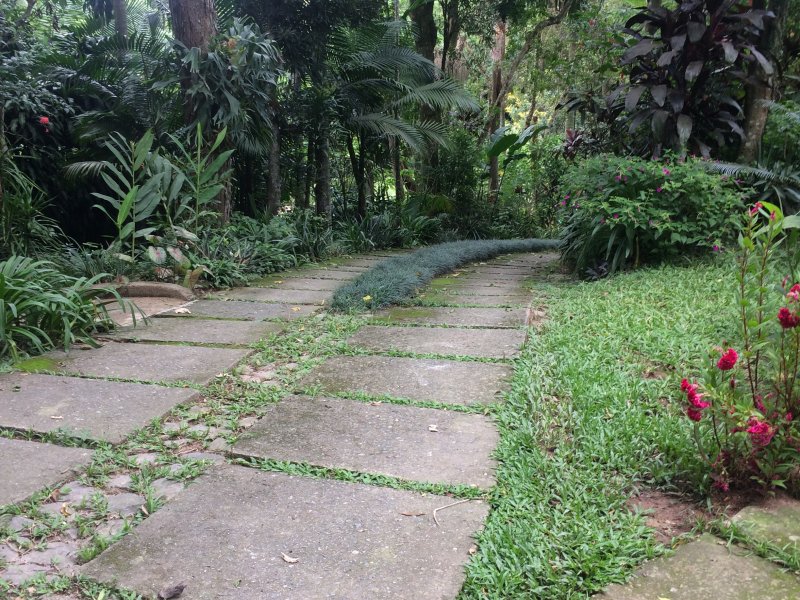 Casa de condomínio à venda Condomínio Iolanda com 340m² e 2 quartos por R$ 2.900.000 - 655185987-10-descendo-fachada-1.jpg