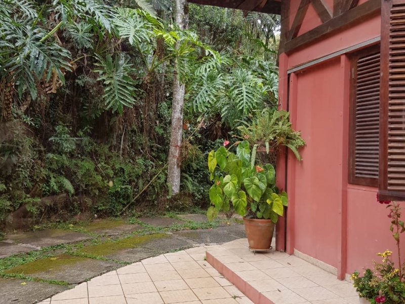 Casa de condomínio à venda Condomínio Iolanda com 340m² e 2 quartos por R$ 2.900.000 - 941791913-24-descendo-o-acesso-posterior-40.jpg