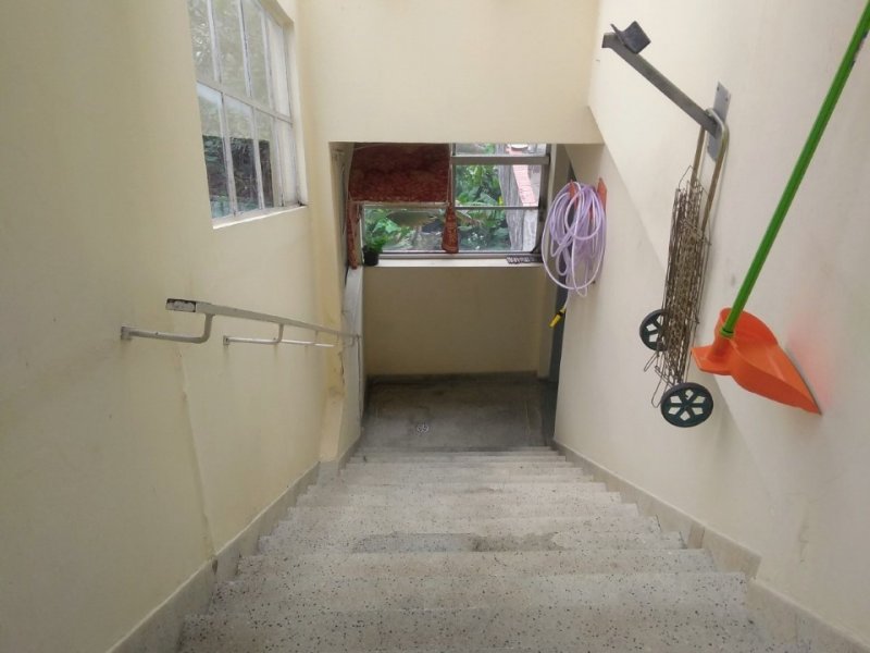 Casa à venda Lapa com 240m² e 3 quartos por R$ 1.250.000 - 1141087470-escada.jpg