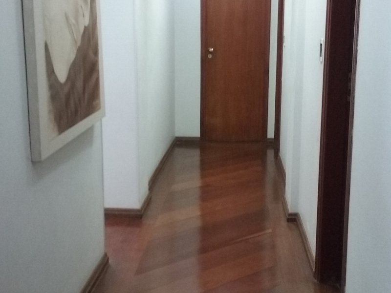 Cobertura à venda Ponta da Praia com 536m² e 5 quartos por R$ 1.800.000 - 1869214442-4-corredor-quartos2.jpg