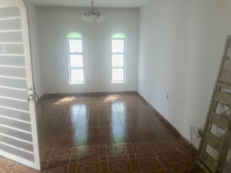 Casa à venda Vila Maceno com 300m² e 2 quartos por R$ 449.000 - 1679065203-0b88ab48-0800-4db3-87e2-3c129f516070.jpeg