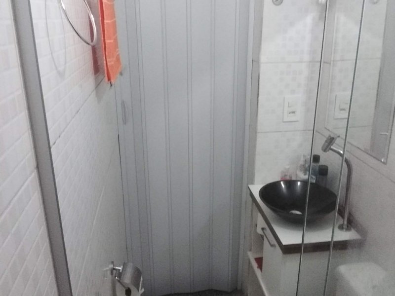 Apartamento à venda Chácara Santa Maria com 60m² e 3 quartos por R$ 215.000 - 292723474-banheiro-02.jpg