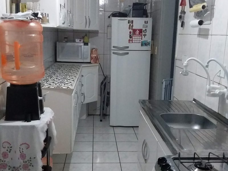 Apartamento à venda Chácara Santa Maria com 60m² e 3 quartos por R$ 215.000 - 560594978-cozinha-02.jpg