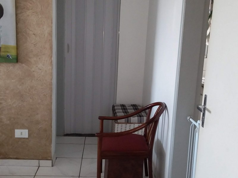 Apartamento à venda Chácara Santa Maria com 60m² e 3 quartos por R$ 215.000 - 642443926-sala-02.jpg
