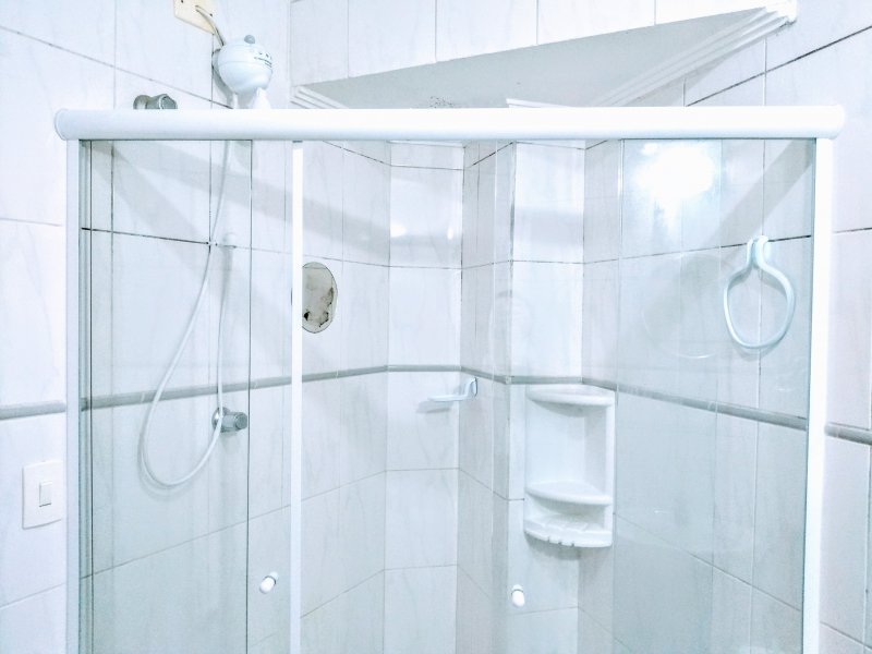 Apartamento à venda Centro com 90m² e 3 quartos por R$ 350.000 - 1553727718-banheiro-suite-8.jpg