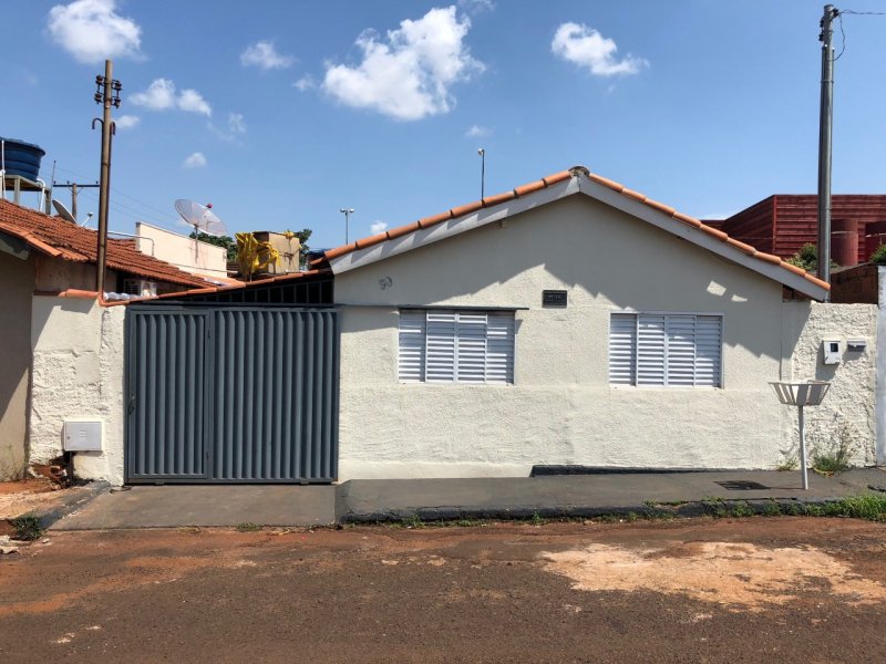 Casa à venda Jardim América com 100m² e 3 quartos por R$ 110.000 - 1390659471-casa1.jpg