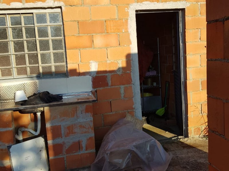 Chácara à venda Carafa com 1500m² e 3 quartos por R$ 170.000 - 1263230926-porta-cozinha.jpeg
