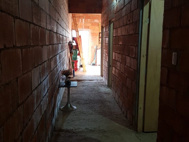 Chácara à venda Carafa com 1500m² e 3 quartos por R$ 170.000 - 1587435654-corredor-quartos.jpeg