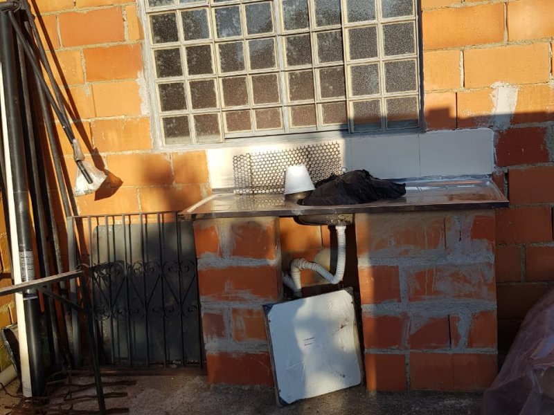 Chácara à venda Carafa com 1500m² e 3 quartos por R$ 170.000 - 38994977-pia-churrasqueira.jpeg