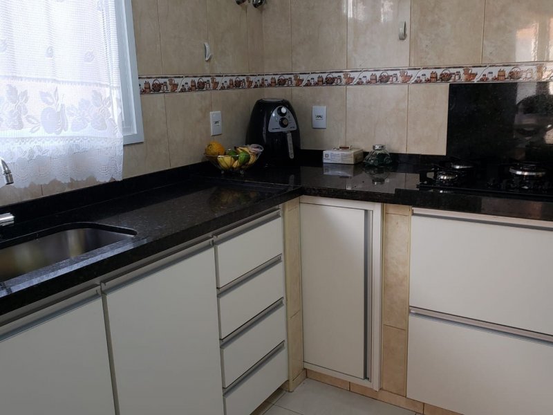 Casa de condomínio à venda Fazenda Santana com 200m² e 3 quartos por R$ 1.090.000 - 294262609-cozinha.jpg