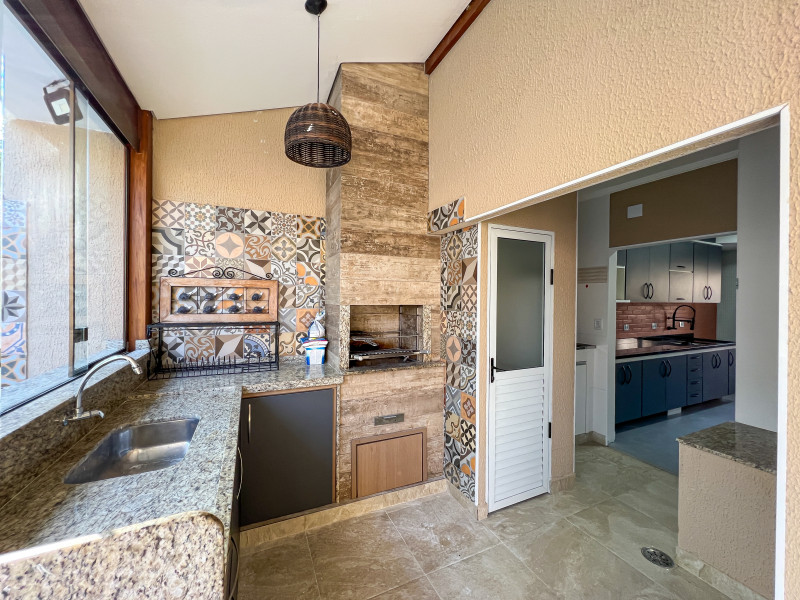 Casa à venda Cidade Jardim com 180m² e 3 quartos por R$ 700.000 - 113580332-varanda-gourmet.JPG