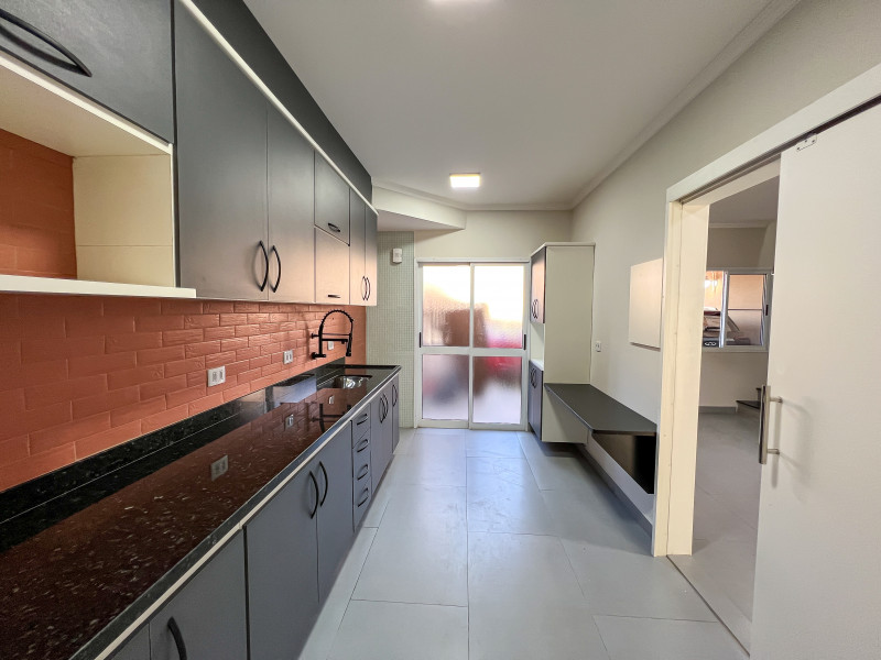 Casa à venda Cidade Jardim com 180m² e 3 quartos por R$ 700.000 - 1235809422-cozinha-2.JPG