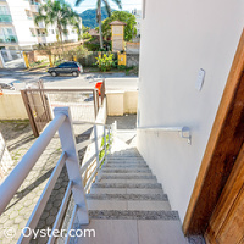 Comercial à venda Ingleses do Rio Vermelho com 1000m² e 15 quartos por R$ 3.500.000 - 1800079447-entradaquadruplo.jpg