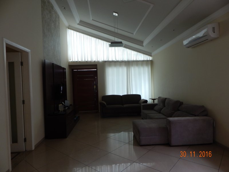 Casa à venda Zona 1 com 232m² e 3 quartos por R$ 580.000 - 1339048277-sala.jpg