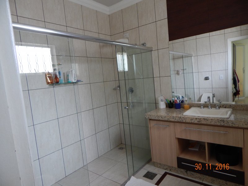 Casa à venda Zona 1 com 232m² e 3 quartos por R$ 580.000 - 1606011477-banheiro-suite.JPG