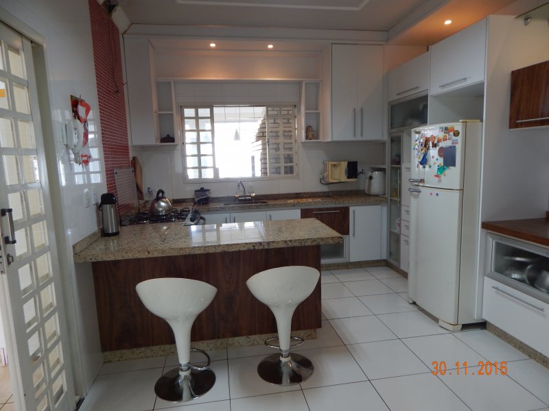 Casa à venda Zona 1 com 232m² e 3 quartos por R$ 580.000 - 752271064-cozinha1.jpg