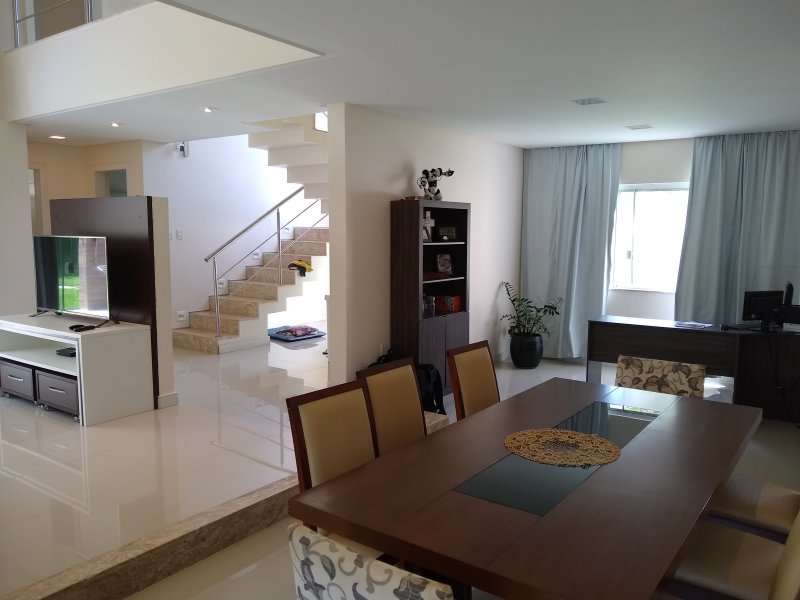 Casa de condomínio à venda Portão com 300m² e 4 quartos por R$ 1.350.000 - 364827565-img-20190420-100529453.jpg