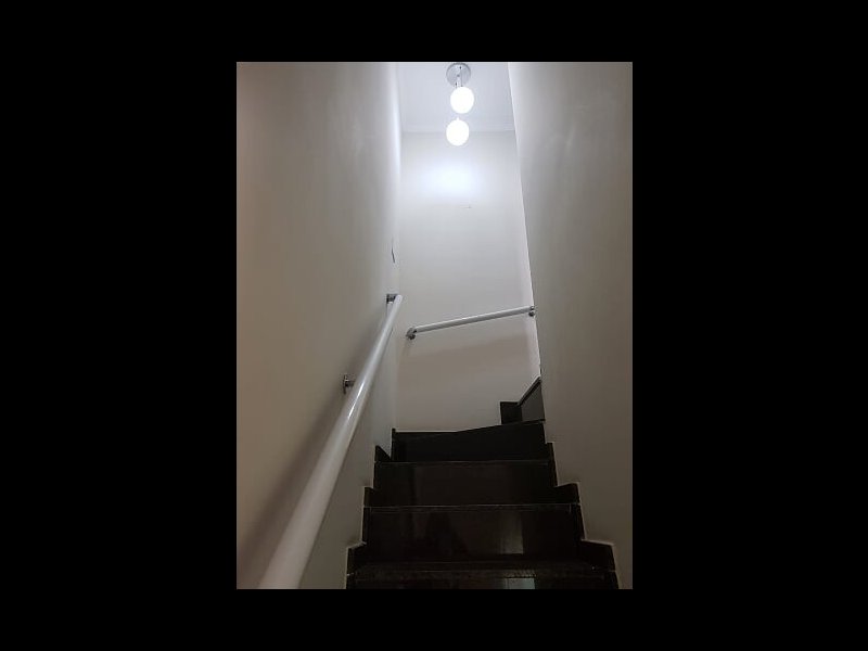 Apartamento à venda Jardim Jau com 90m² e 2 quartos por R$ 350.000 - 616982777-escada-para-os-quartos.jpg