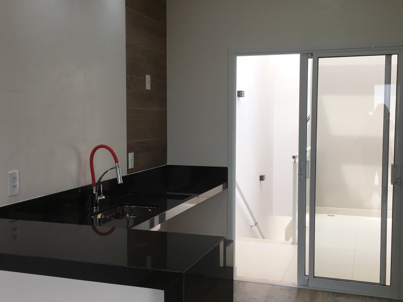 Casa à venda Centro com 180m² e 3 quartos por R$ 750.000 - 1111054160-4fb6a201-2439-4bcf-a548-4a3834a2a136.jpeg