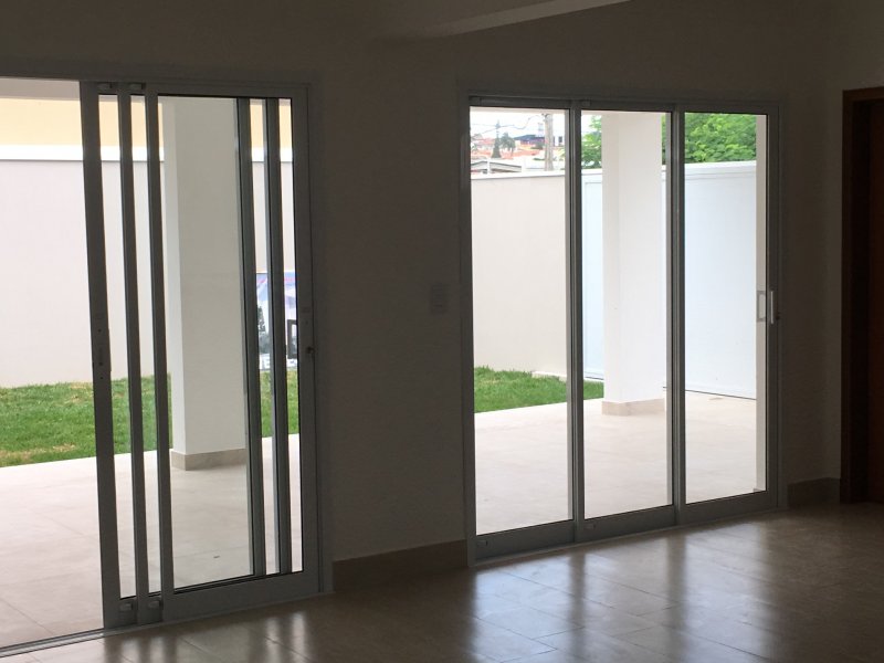 Casa à venda Centro com 180m² e 3 quartos por R$ 750.000 - 32369787-dec1ab0a-4d4c-40af-a922-91f554ae4923.jpeg
