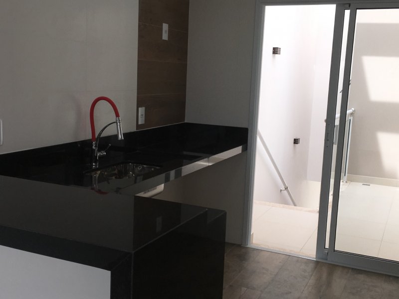Casa à venda Centro com 180m² e 3 quartos por R$ 750.000 - 759727314-a7ea2cee-6390-4ea3-bb5d-259fa8dd2411.jpeg