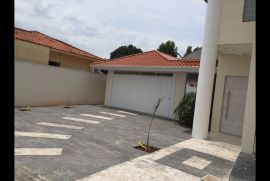 Casa à venda Itaguaçu com 421m² - 4 dormitórios -  vagas - R$ 1.395.000 - 3b-patio-estacionamento.jpg