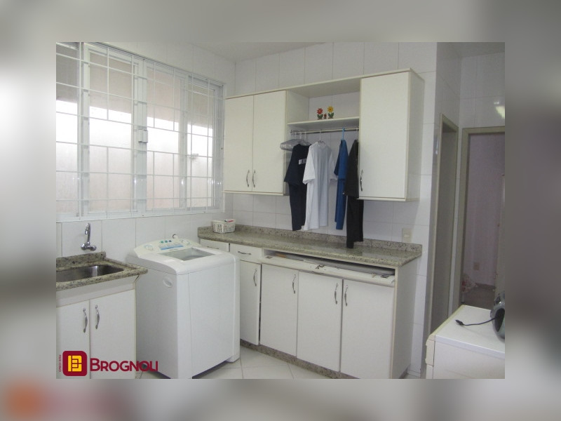 Casa à venda Itaguaçu com 421m² e 4 quartos por R$ 1.395.000 - 12-area-de-servico.jpg