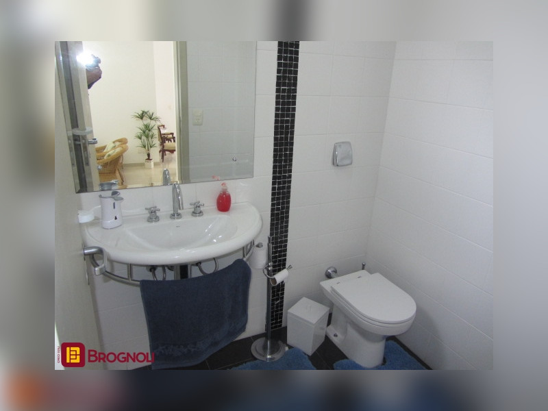 Casa à venda Itaguaçu com 421m² e 4 quartos por R$ 1.395.000 - 17-lavabo.jpg