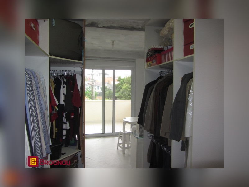 Casa à venda Itaguaçu com 421m² e 4 quartos por R$ 1.395.000 - 23-closet.jpg