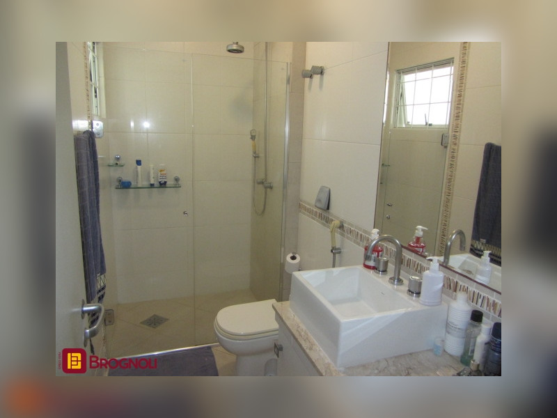 Casa à venda Itaguaçu com 421m² e 4 quartos por R$ 1.395.000 - 26-suite-1-banheiro.jpg