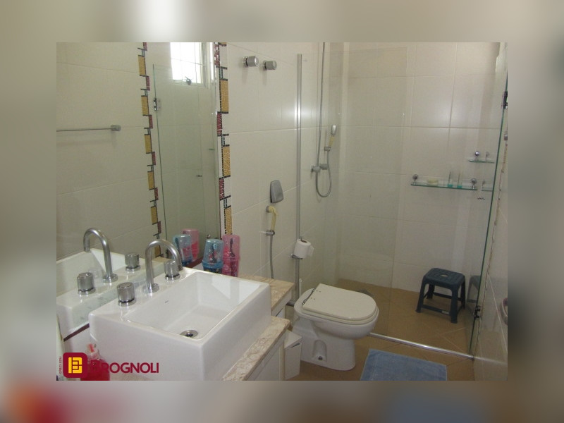 Casa à venda Itaguaçu com 421m² e 4 quartos por R$ 1.395.000 - 28-suite-2-banheiro.jpg