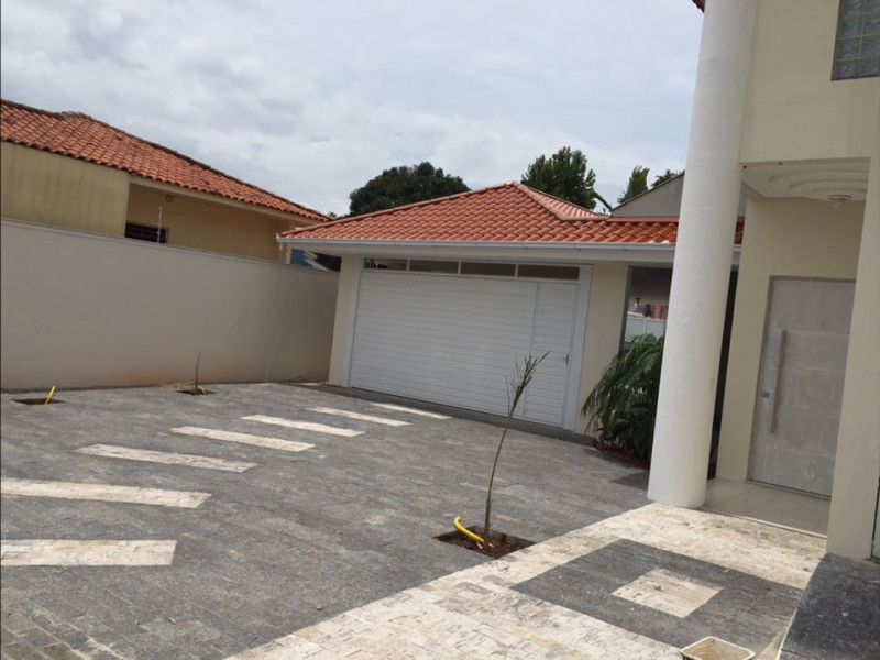 Casa à venda Itaguaçu com 421m² e 4 quartos por R$ 1.395.000 - 3b-patio-estacionamento.jpg