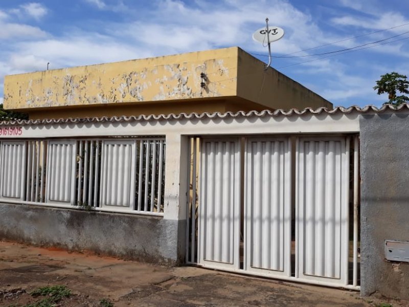 Casa à venda Centro com 700m² e 3 quartos por R$ 180.000 - 898225213-7afb9180-c292-495f-8d44-152176c57a34.jpeg