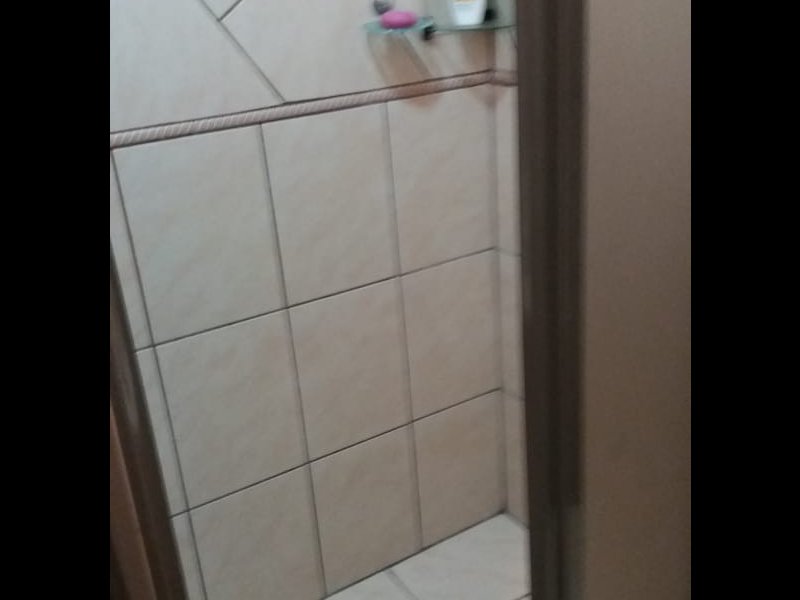 Apartamento à venda Petrópolis com 42m² e 1 quarto por R$ 140.000 - 2049924668-banheiro1.jpeg