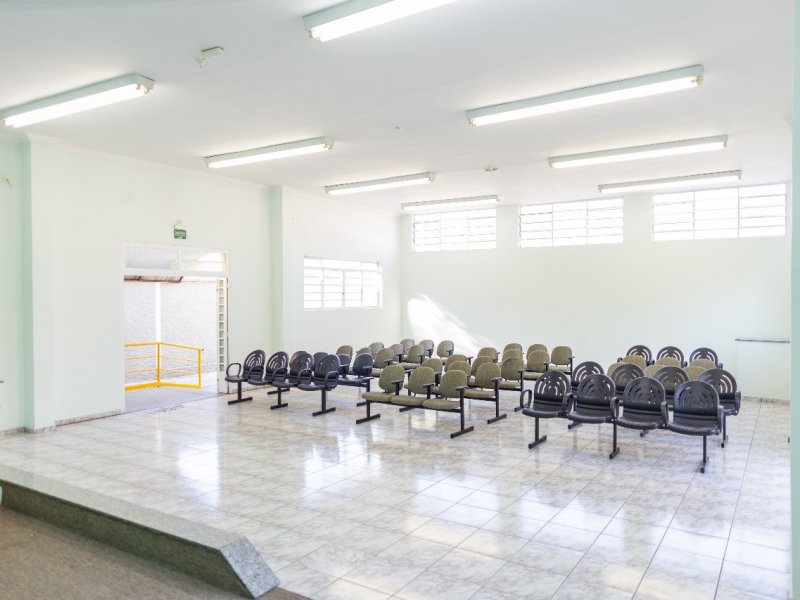 Comercial à venda Jardim Rosely com 329m² e  quartos por R$ 520.000 - 1969682255-foto7.jpg